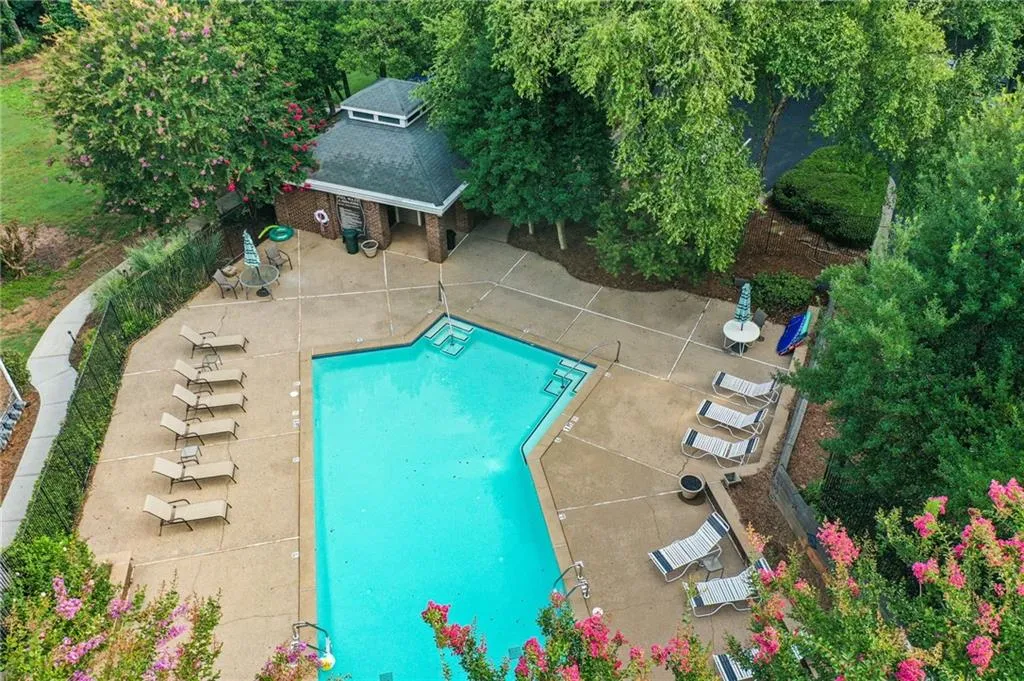 305 Barrington Hills Drive, Sandy Springs, Georgia 30350, 2 Bedrooms Bedrooms, ,2 BathroomsBathrooms,Residential,Sold,305 Barrington Hills Drive,7087620