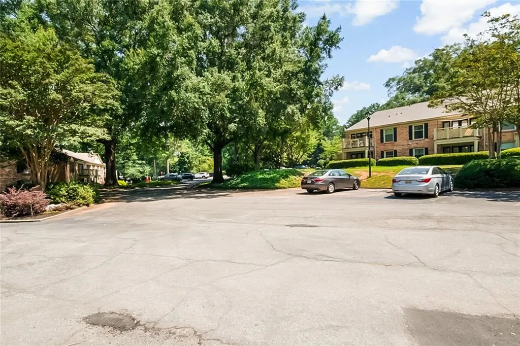Lovely wooded community