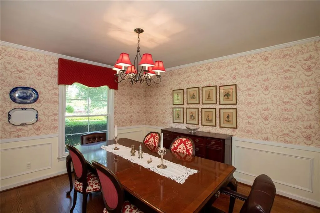 565 High Brook Drive, Sandy Springs, Georgia 30342, 3 Bedrooms Bedrooms, ,2 BathroomsBathrooms,Residential,Sold,565 High Brook Drive,7102182