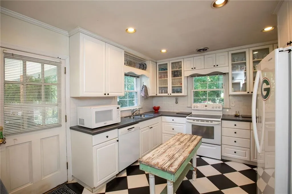 565 High Brook Drive, Sandy Springs, Georgia 30342, 3 Bedrooms Bedrooms, ,2 BathroomsBathrooms,Residential,Sold,565 High Brook Drive,7102182