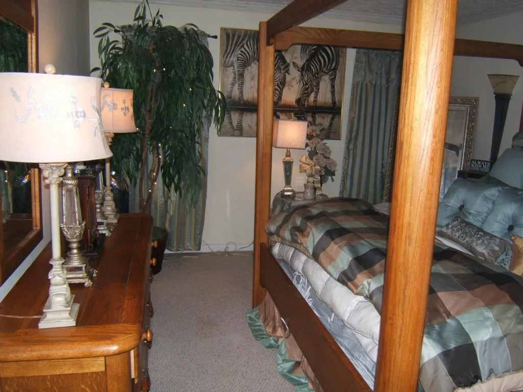 5143 Roswell Road, Atlanta, Georgia 30342, 2 Bedrooms Bedrooms, ,1 BathroomBathrooms,Residential,Sold,5143 Roswell Road,5529931