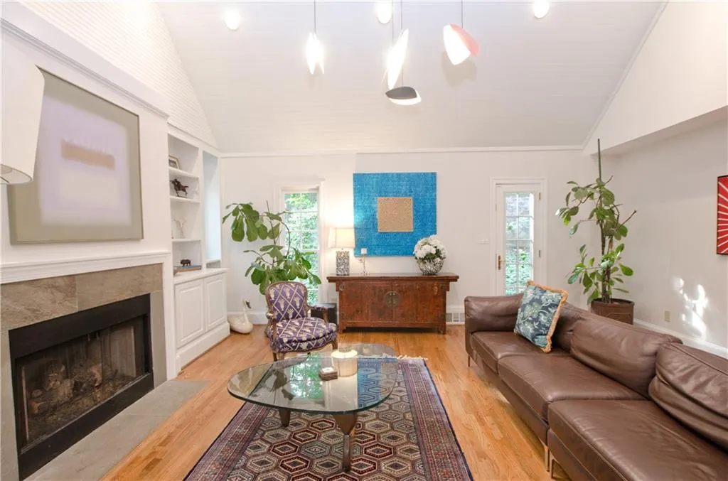 3776 Powers Ferry Road Nw, Atlanta, Georgia 30342, 3 Bedrooms Bedrooms, ,3 BathroomsBathrooms,Residential,For Sale,3776 Powers Ferry Road Nw,7645018