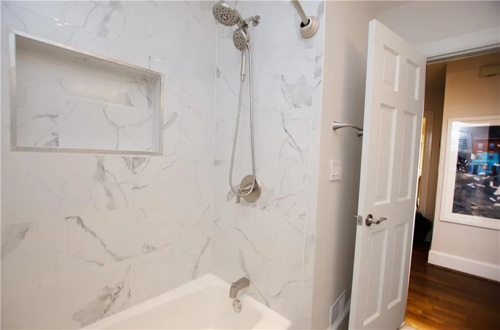 3776 Powers Ferry Road Nw, Atlanta, Georgia 30342, 3 Bedrooms Bedrooms, ,3 BathroomsBathrooms,Residential,For Sale,3776 Powers Ferry Road Nw,7645018