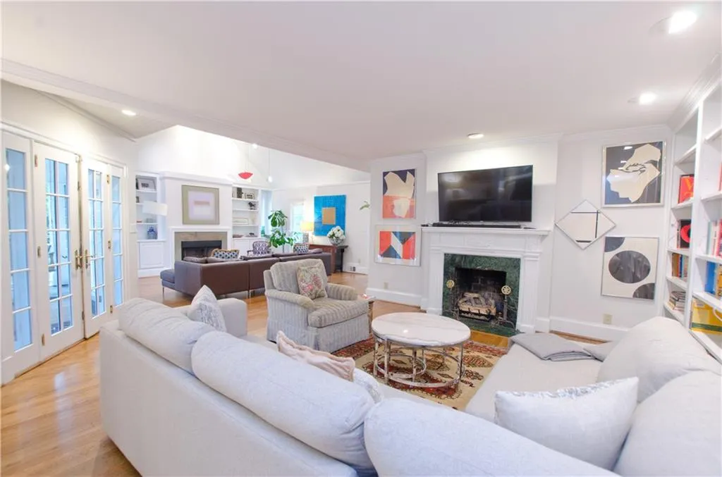 3776 Powers Ferry Road Nw, Atlanta, Georgia 30342, 3 Bedrooms Bedrooms, ,3 BathroomsBathrooms,Residential,For Sale,3776 Powers Ferry Road Nw,7645018