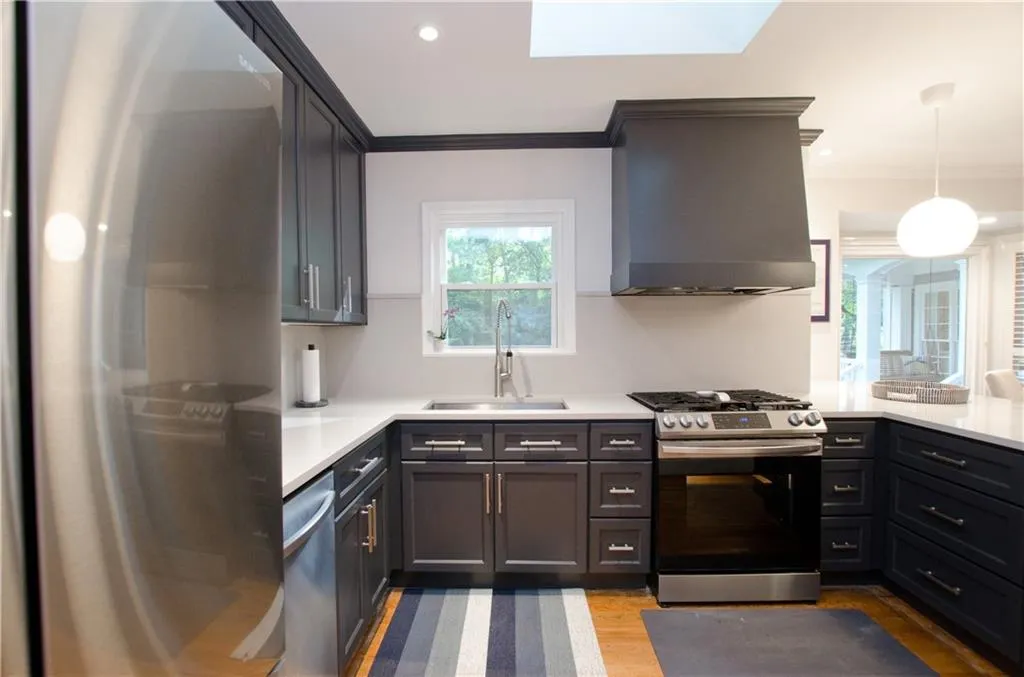 3776 Powers Ferry Road Nw, Atlanta, Georgia 30342, 3 Bedrooms Bedrooms, ,3 BathroomsBathrooms,Residential,For Sale,3776 Powers Ferry Road Nw,7645018