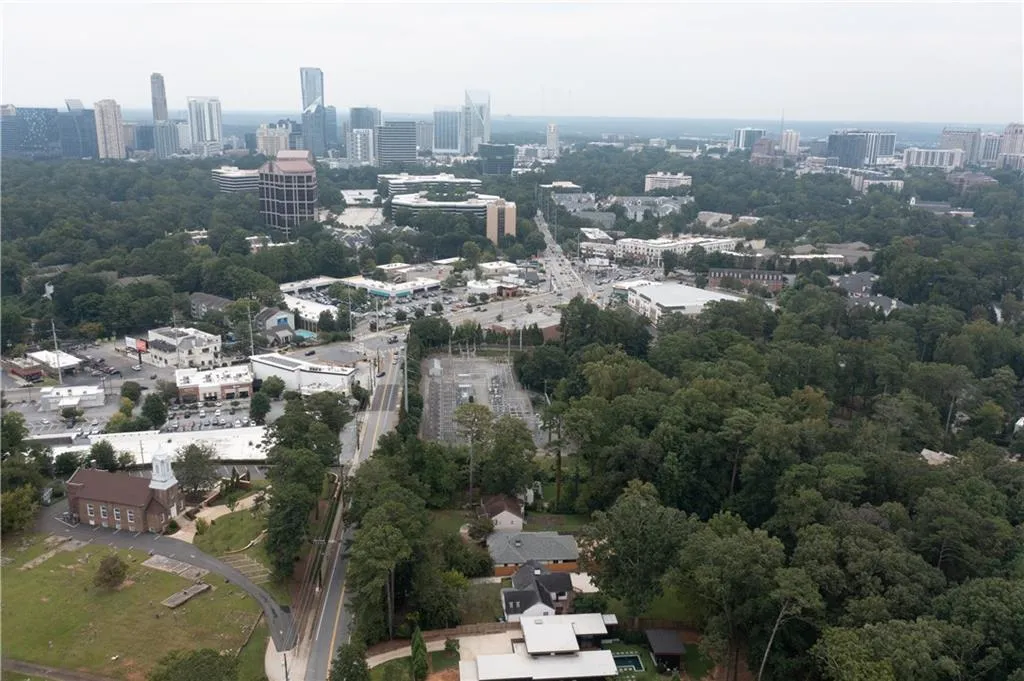 This a a drone shot of the shopping and dining areas within walking distance.