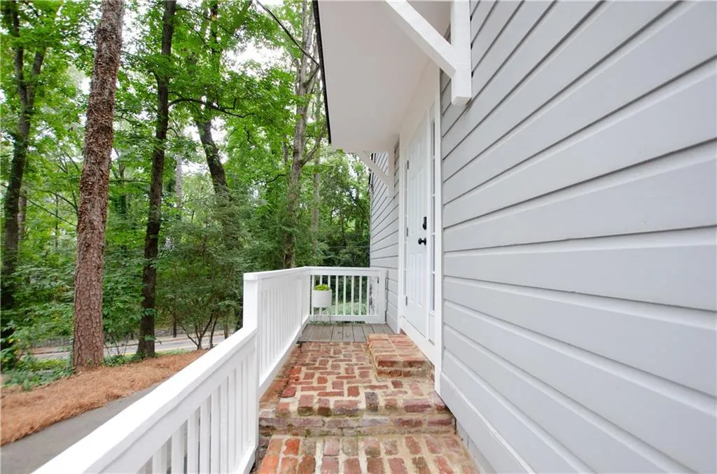 3776 Powers Ferry Road Nw, Atlanta, Georgia 30342, 3 Bedrooms Bedrooms, ,3 BathroomsBathrooms,Residential,For Sale,3776 Powers Ferry Road Nw,7645018