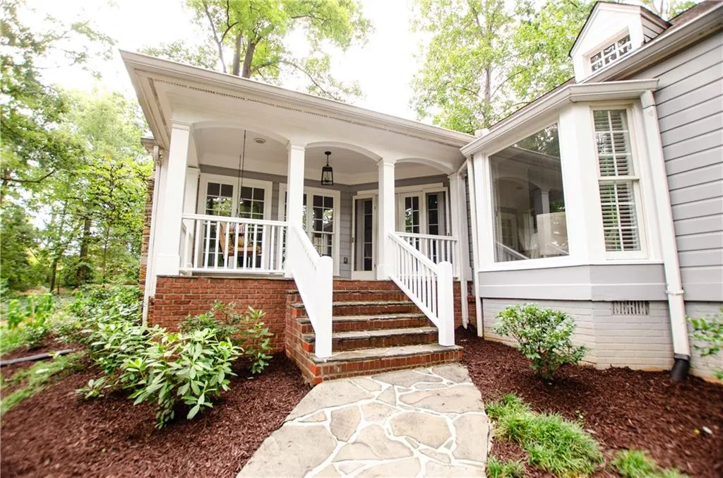 3776 Powers Ferry Road Nw, Atlanta, Georgia 30342, 3 Bedrooms Bedrooms, ,3 BathroomsBathrooms,Residential,For Sale,3776 Powers Ferry Road Nw,7645018