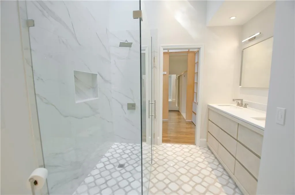 3776 Powers Ferry Road Nw, Atlanta, Georgia 30342, 3 Bedrooms Bedrooms, ,3 BathroomsBathrooms,Residential,For Sale,3776 Powers Ferry Road Nw,7645018