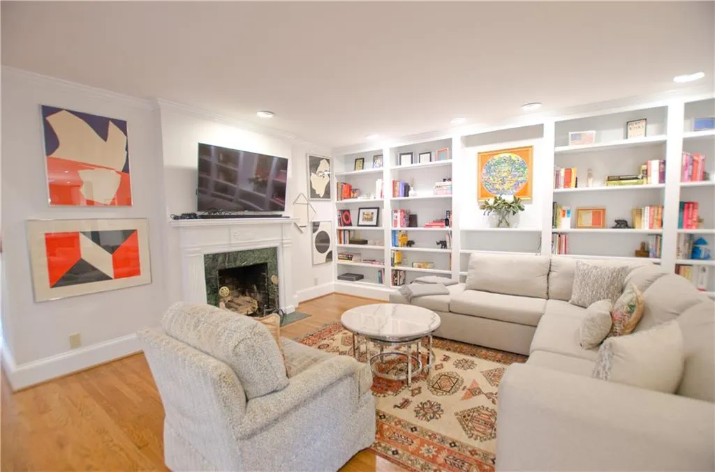 3776 Powers Ferry Road Nw, Atlanta, Georgia 30342, 3 Bedrooms Bedrooms, ,3 BathroomsBathrooms,Residential,For Sale,3776 Powers Ferry Road Nw,7645018
