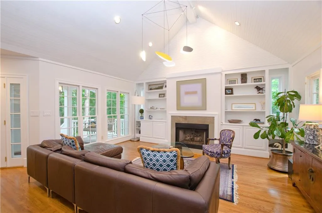 3776 Powers Ferry Road Nw, Atlanta, Georgia 30342, 3 Bedrooms Bedrooms, ,3 BathroomsBathrooms,Residential,For Sale,3776 Powers Ferry Road Nw,7645018