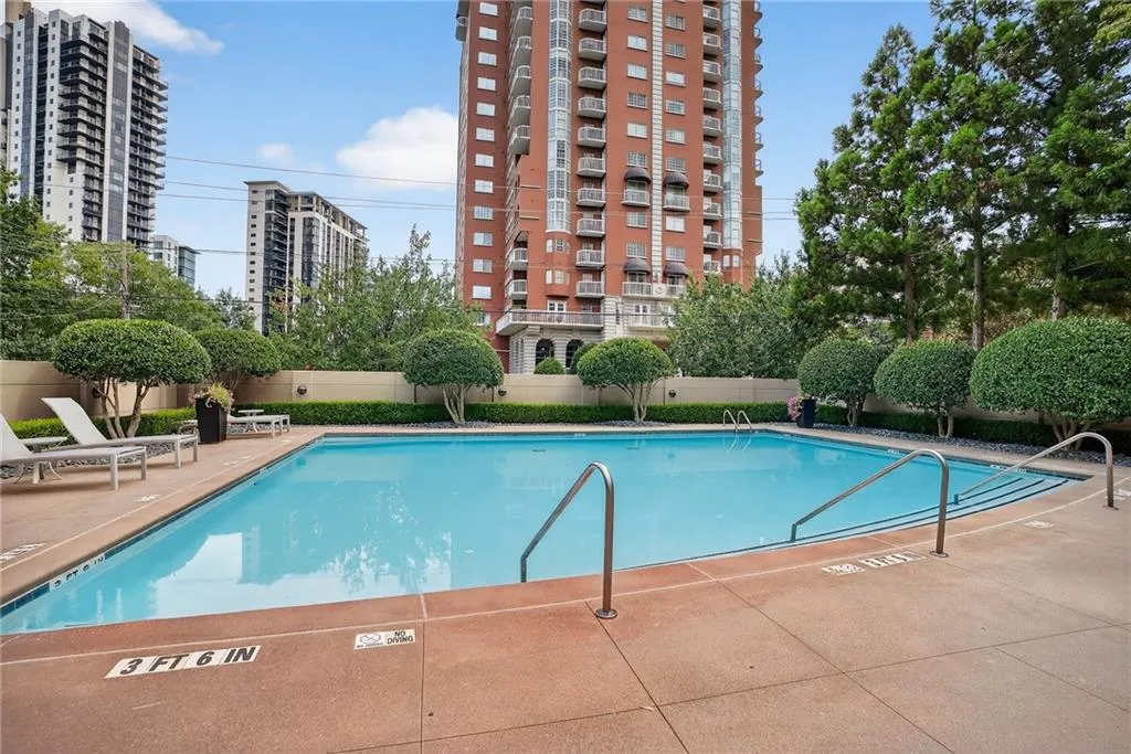 3475 Oak Valley Road Ne Unit 250, Atlanta, Georgia 30326, 1 Bedroom Bedrooms, ,1 BathroomBathrooms,Residential,For Sale,3475 Oak Valley Road Ne Unit 250,7627396