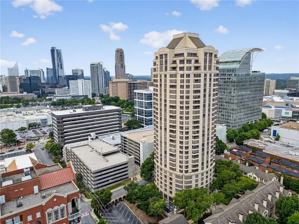 3475 Oak Valley Road Ne Unit 250, Atlanta, Georgia 30326, 1 Bedroom Bedrooms, ,1 BathroomBathrooms,Residential,For Sale,3475 Oak Valley Road Ne Unit 250,7627396
