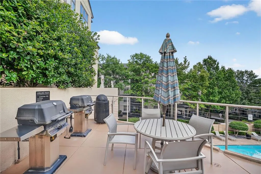 3475 Oak Valley Road Ne Unit 250, Atlanta, Georgia 30326, 1 Bedroom Bedrooms, ,1 BathroomBathrooms,Residential,For Sale,3475 Oak Valley Road Ne Unit 250,7627396