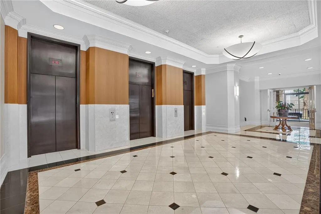 3475 Oak Valley Road Ne Unit 250, Atlanta, Georgia 30326, 1 Bedroom Bedrooms, ,1 BathroomBathrooms,Residential,For Sale,3475 Oak Valley Road Ne Unit 250,7627396