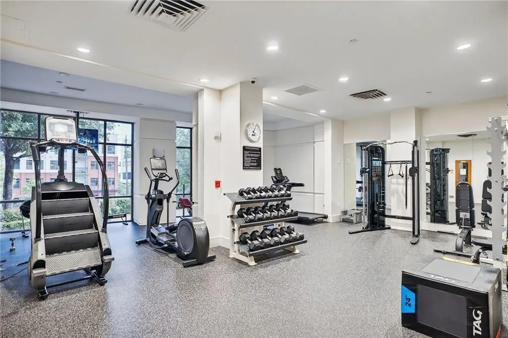 3475 Oak Valley Road Ne Unit 250, Atlanta, Georgia 30326, 1 Bedroom Bedrooms, ,1 BathroomBathrooms,Residential,For Sale,3475 Oak Valley Road Ne Unit 250,7627396
