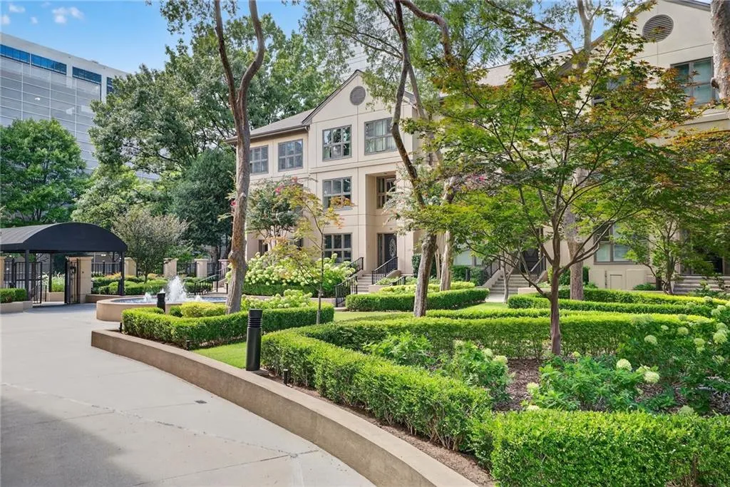 3475 Oak Valley Road Ne Unit 250, Atlanta, Georgia 30326, 1 Bedroom Bedrooms, ,1 BathroomBathrooms,Residential,For Sale,3475 Oak Valley Road Ne Unit 250,7627396