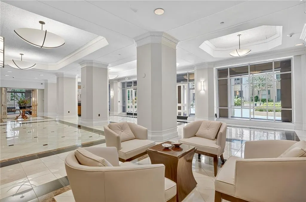 3475 Oak Valley Road Ne Unit 250, Atlanta, Georgia 30326, 1 Bedroom Bedrooms, ,1 BathroomBathrooms,Residential,For Sale,3475 Oak Valley Road Ne Unit 250,7627396