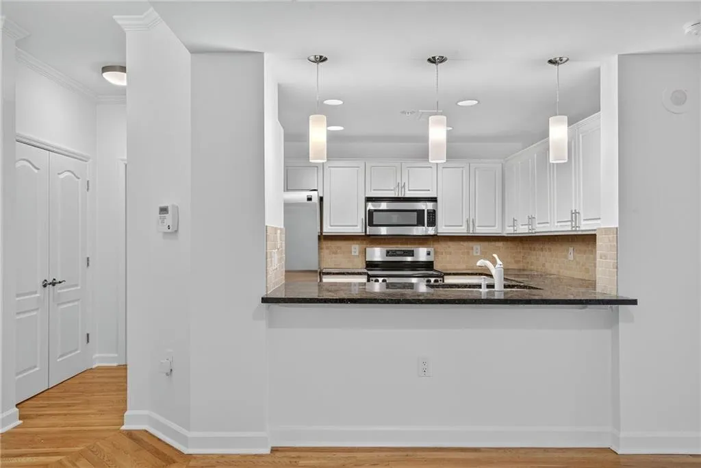 3475 Oak Valley Road Ne Unit 250, Atlanta, Georgia 30326, 1 Bedroom Bedrooms, ,1 BathroomBathrooms,Residential,For Sale,3475 Oak Valley Road Ne Unit 250,7627396