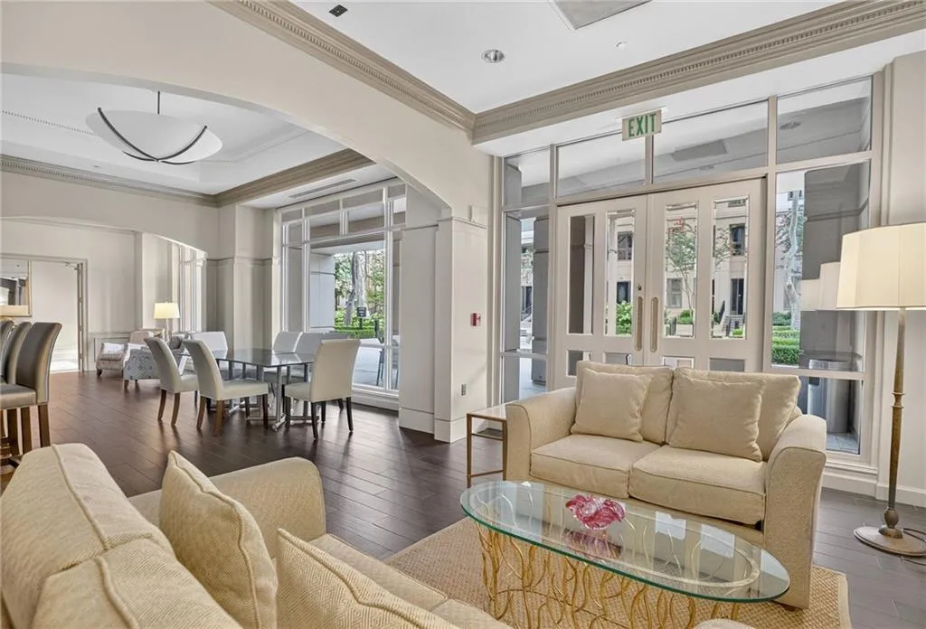 3475 Oak Valley Road Ne Unit 250, Atlanta, Georgia 30326, 1 Bedroom Bedrooms, ,1 BathroomBathrooms,Residential,For Sale,3475 Oak Valley Road Ne Unit 250,7627396