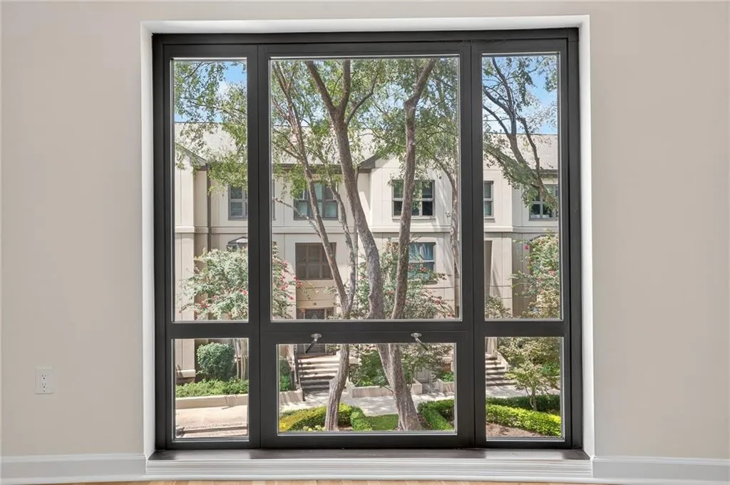 3475 Oak Valley Road Ne Unit 250, Atlanta, Georgia 30326, 1 Bedroom Bedrooms, ,1 BathroomBathrooms,Residential,For Sale,3475 Oak Valley Road Ne Unit 250,7627396
