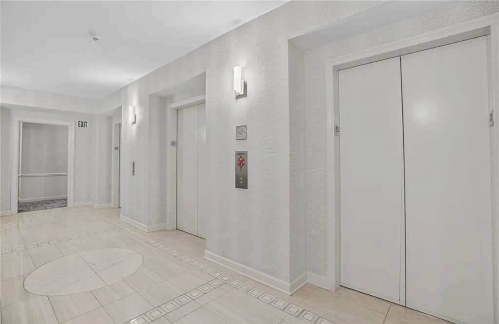 3475 Oak Valley Road Ne Unit 250, Atlanta, Georgia 30326, 1 Bedroom Bedrooms, ,1 BathroomBathrooms,Residential,For Sale,3475 Oak Valley Road Ne Unit 250,7627396