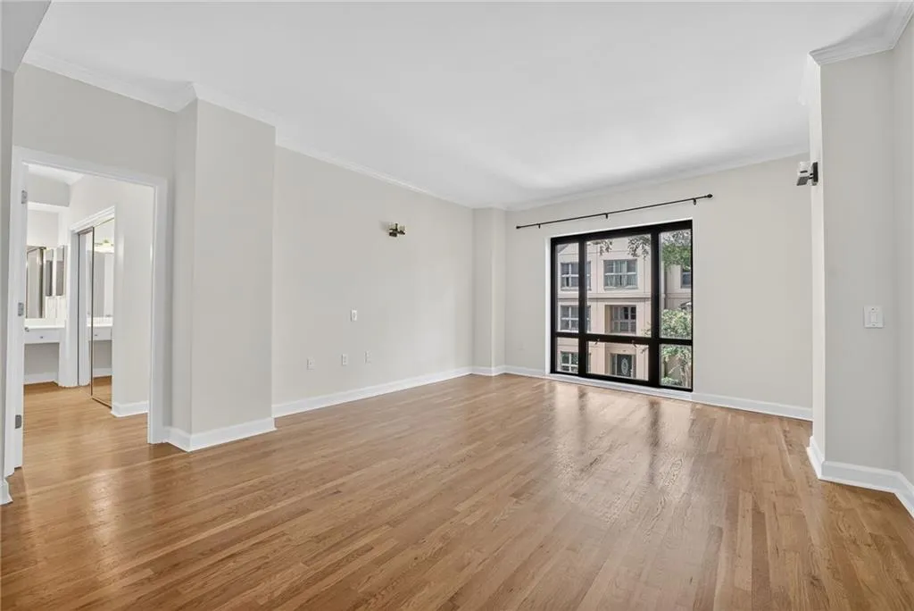 3475 Oak Valley Road Ne Unit 250, Atlanta, Georgia 30326, 1 Bedroom Bedrooms, ,1 BathroomBathrooms,Residential,For Sale,3475 Oak Valley Road Ne Unit 250,7627396