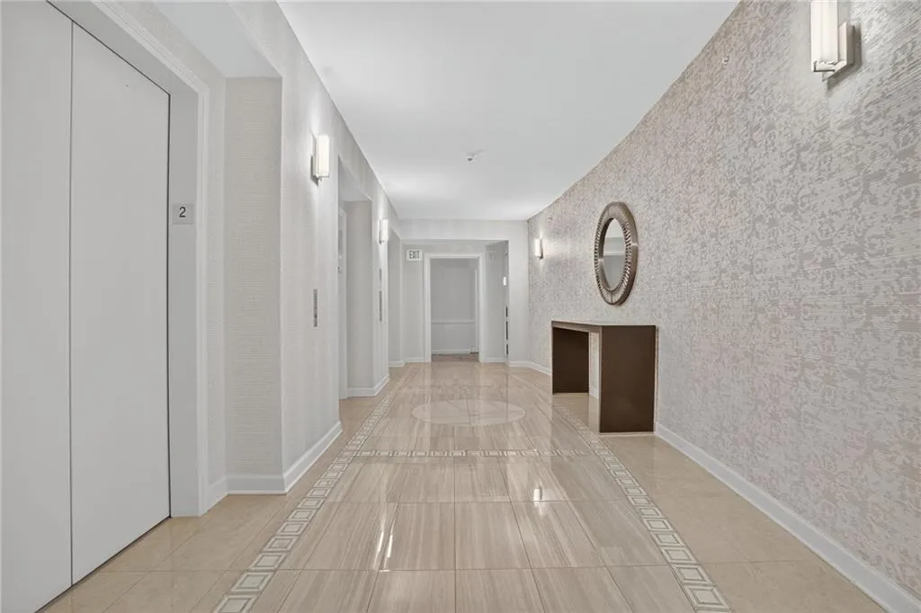 3475 Oak Valley Road Ne Unit 250, Atlanta, Georgia 30326, 1 Bedroom Bedrooms, ,1 BathroomBathrooms,Residential,For Sale,3475 Oak Valley Road Ne Unit 250,7627396