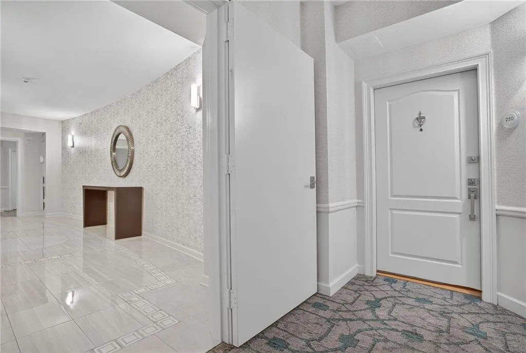 3475 Oak Valley Road Ne Unit 250, Atlanta, Georgia 30326, 1 Bedroom Bedrooms, ,1 BathroomBathrooms,Residential,For Sale,3475 Oak Valley Road Ne Unit 250,7627396