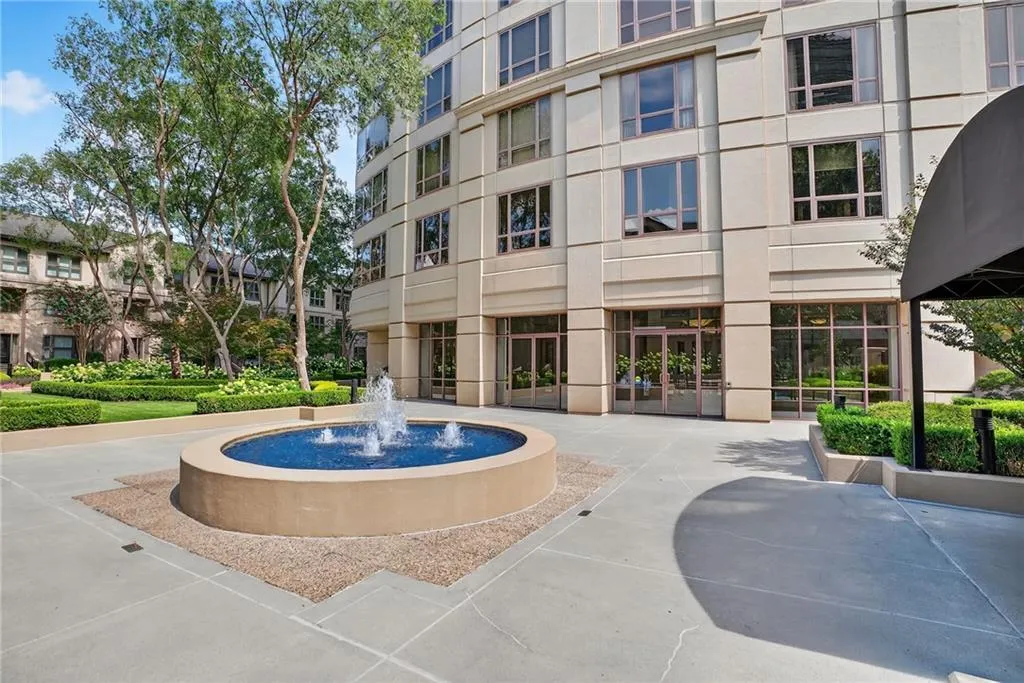 3475 Oak Valley Road Ne Unit 250, Atlanta, Georgia 30326, 1 Bedroom Bedrooms, ,1 BathroomBathrooms,Residential,For Sale,3475 Oak Valley Road Ne Unit 250,7627396