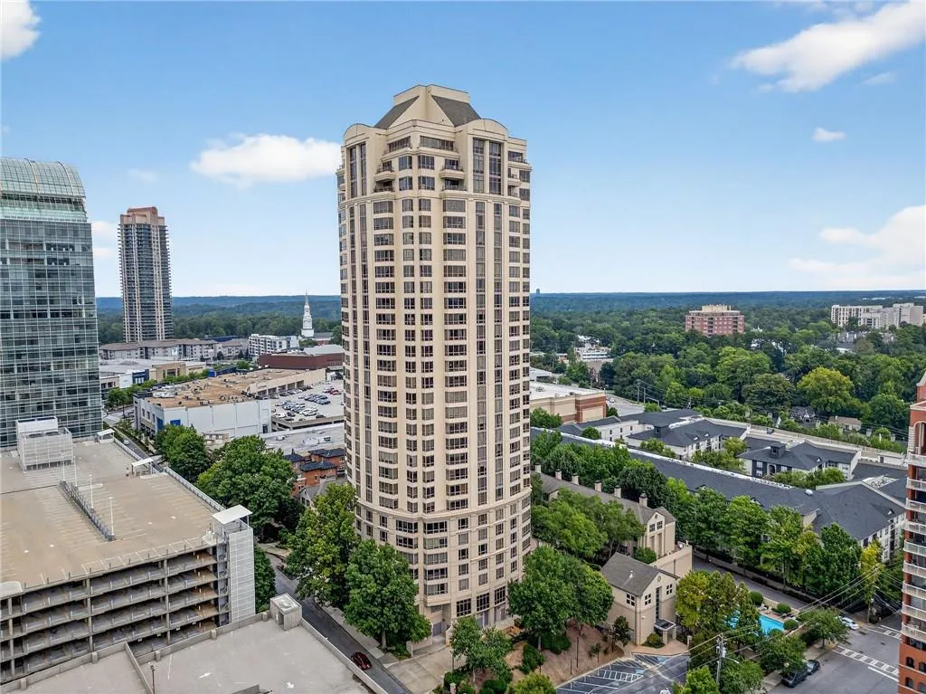 3475 Oak Valley Road Ne Unit 250, Atlanta, Georgia 30326, 1 Bedroom Bedrooms, ,1 BathroomBathrooms,Residential,For Sale,3475 Oak Valley Road Ne Unit 250,7627396