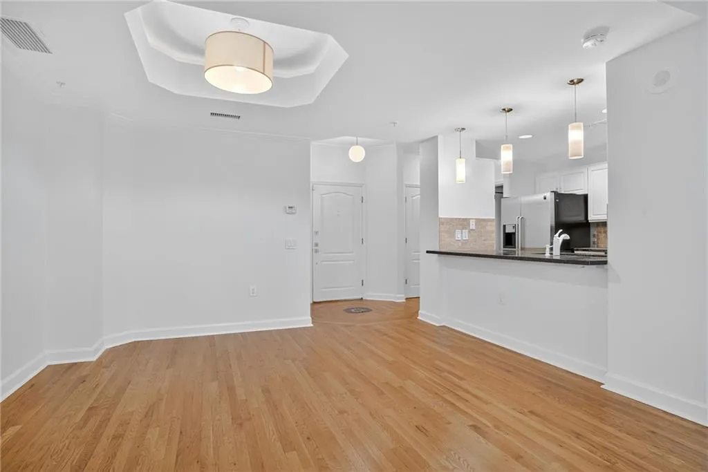 3475 Oak Valley Road Ne Unit 250, Atlanta, Georgia 30326, 1 Bedroom Bedrooms, ,1 BathroomBathrooms,Residential,For Sale,3475 Oak Valley Road Ne Unit 250,7627396