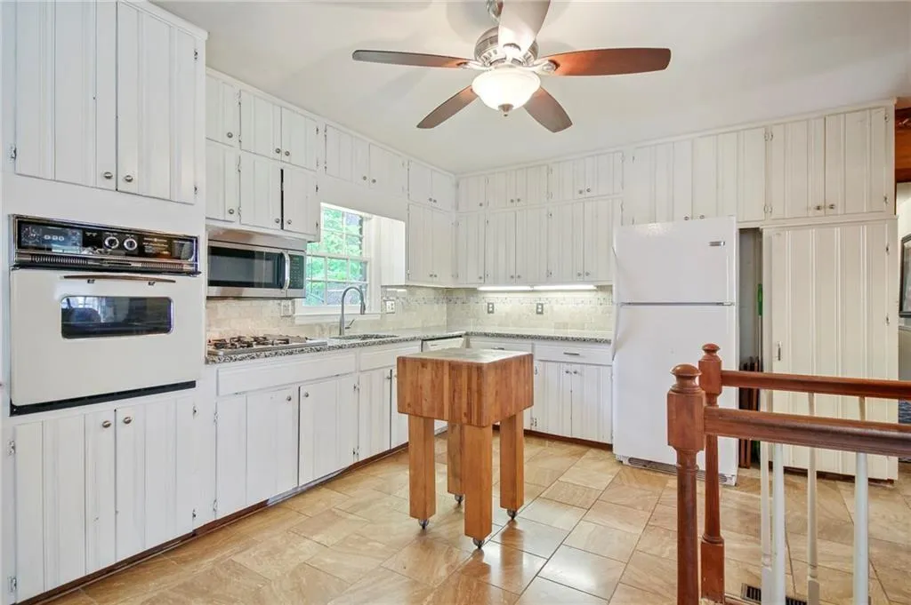 5534 Sherrell Drive, Atlanta, Georgia 30342, 4 Bedrooms Bedrooms, ,2 BathroomsBathrooms,Residential,Sold,5534 Sherrell Drive,6871763