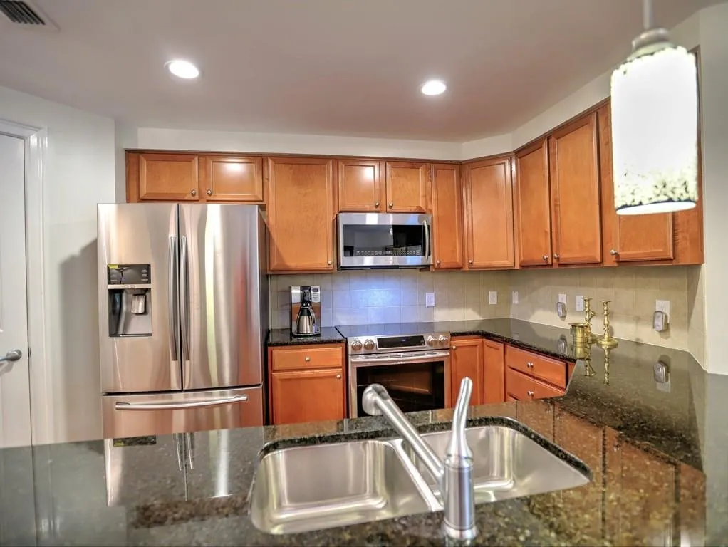 200 River Vista Drive Unit 418, Atlanta, Georgia 30339, 2 Bedrooms Bedrooms, ,2 BathroomsBathrooms,Residential,Sold,200 River Vista Drive Unit 418,6546167