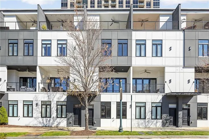 View of apartment building / complex
