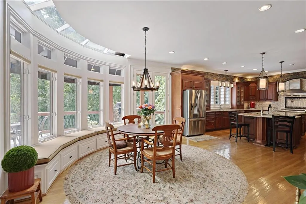 Built in storage in the breakfast room
