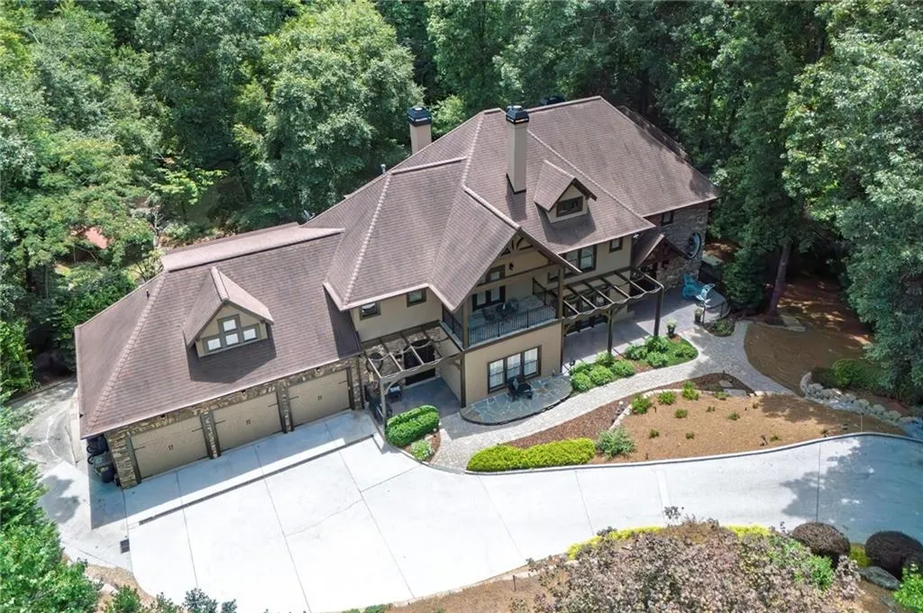 850 Jett Ferry Manor, Atlanta, Georgia 30350, 5 Bedrooms Bedrooms, ,4 BathroomsBathrooms,Residential,For Sale,850 Jett Ferry Manor,7613367