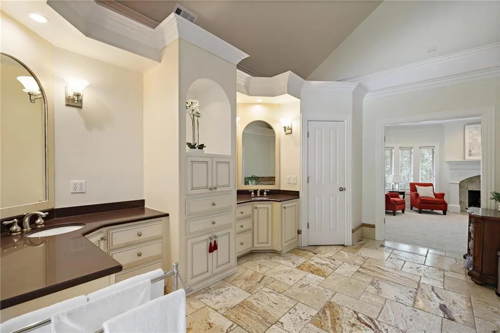 850 Jett Ferry Manor, Atlanta, Georgia 30350, 5 Bedrooms Bedrooms, ,4 BathroomsBathrooms,Residential,For Sale,850 Jett Ferry Manor,7613367