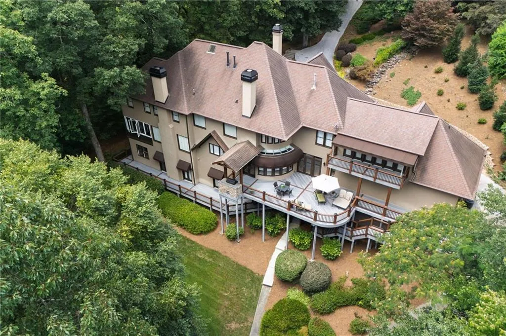 850 Jett Ferry Manor, Atlanta, Georgia 30350, 5 Bedrooms Bedrooms, ,4 BathroomsBathrooms,Residential,For Sale,850 Jett Ferry Manor,7613367