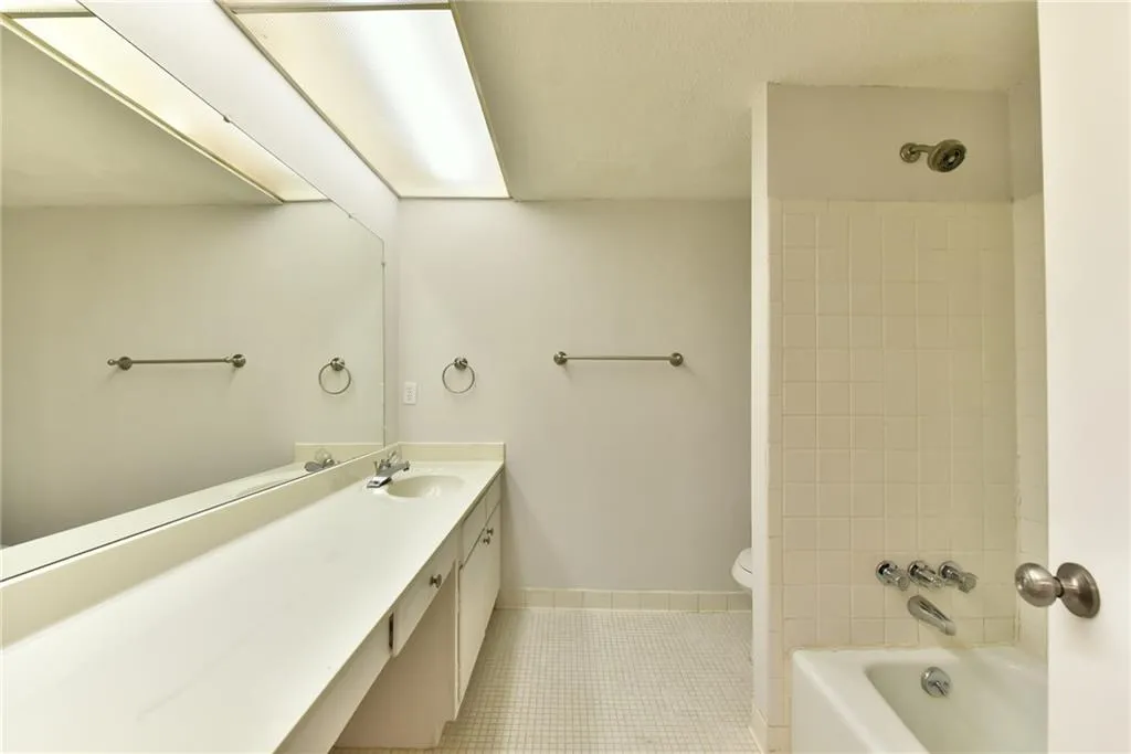 6851 Roswell Road Ne Unit I29, Atlanta, Georgia 30328, 3 Bedrooms Bedrooms, ,2 BathroomsBathrooms,Residential,Sold,6851 Roswell Road Ne Unit I29,5839770