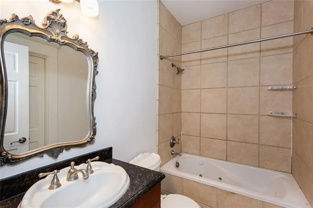 259 14th Street Ne Unit 104, Atlanta, Georgia 30309, 2 Bedrooms Bedrooms, ,2 BathroomsBathrooms,Residential,For Sale,259 14th Street Ne Unit 104,7646002