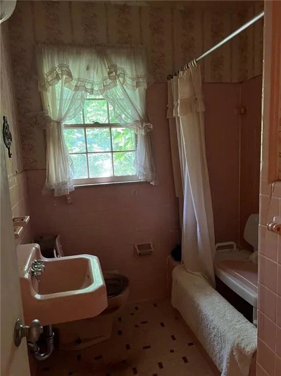 85 Bonnie Lane, Atlanta, Georgia 30328, 4 Bedrooms Bedrooms, ,3 BathroomsBathrooms,Residential,Sold,85 Bonnie Lane,7051967