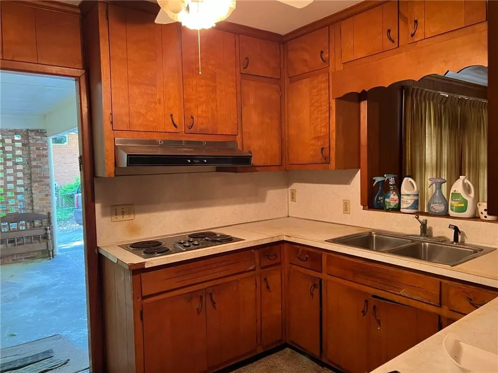 85 Bonnie Lane, Atlanta, Georgia 30328, 4 Bedrooms Bedrooms, ,3 BathroomsBathrooms,Residential,Sold,85 Bonnie Lane,7051967