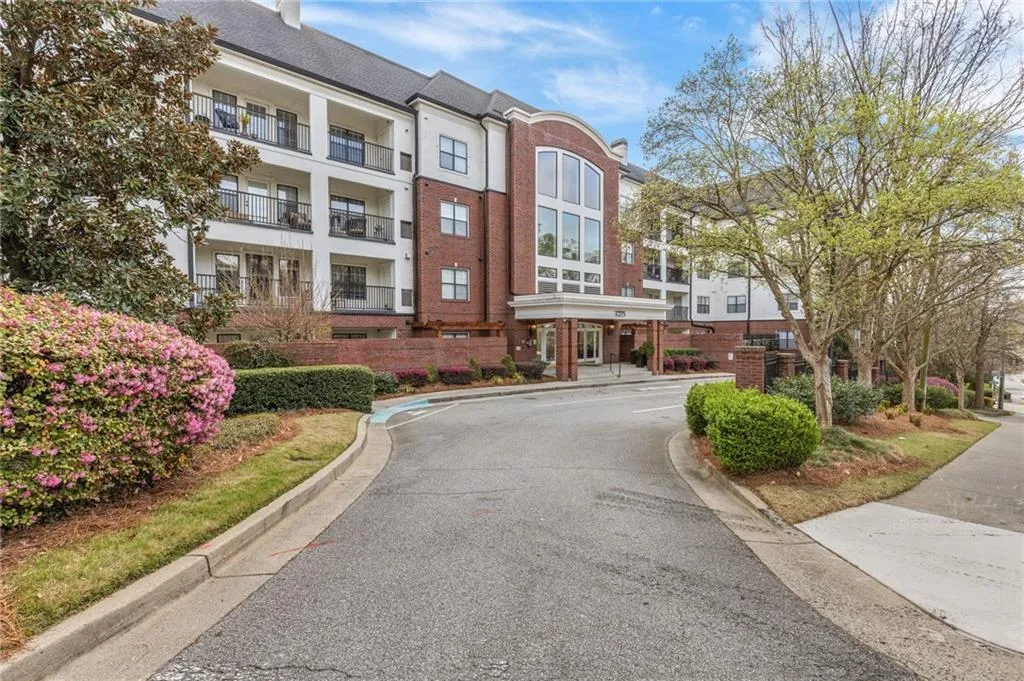 View of apartment building / complex