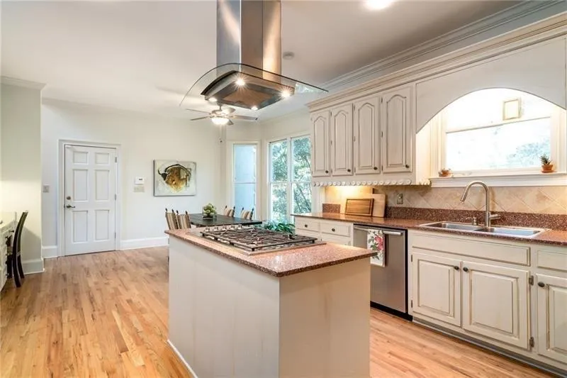 7465 Stoneykirk Close, Sandy Springs, Georgia 30350, 6 Bedrooms Bedrooms, ,4 BathroomsBathrooms,Residential,Sold,7465 Stoneykirk Close,6108790