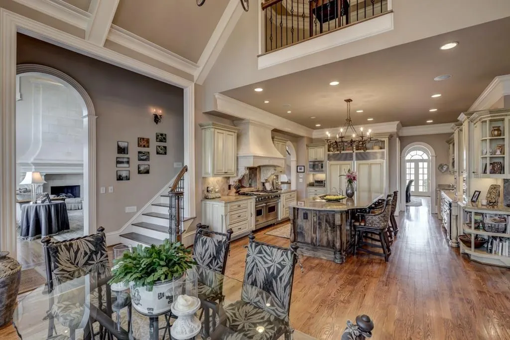995 Heards Ferry Road, Sandy Springs, Georgia 30328, 5 Bedrooms Bedrooms, ,6 BathroomsBathrooms,Residential,Sold,995 Heards Ferry Road,5810193