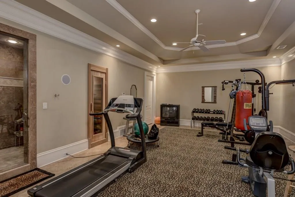 995 Heards Ferry Road, Sandy Springs, Georgia 30328, 5 Bedrooms Bedrooms, ,6 BathroomsBathrooms,Residential,Sold,995 Heards Ferry Road,5810193