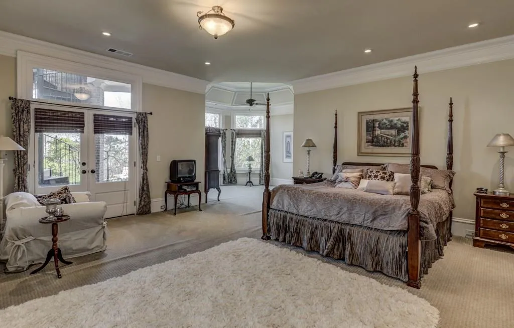 995 Heards Ferry Road, Sandy Springs, Georgia 30328, 5 Bedrooms Bedrooms, ,6 BathroomsBathrooms,Residential,Sold,995 Heards Ferry Road,5810193
