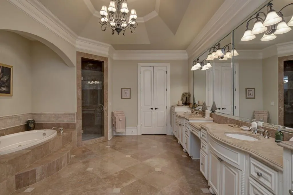 995 Heards Ferry Road, Sandy Springs, Georgia 30328, 5 Bedrooms Bedrooms, ,6 BathroomsBathrooms,Residential,Sold,995 Heards Ferry Road,5810193