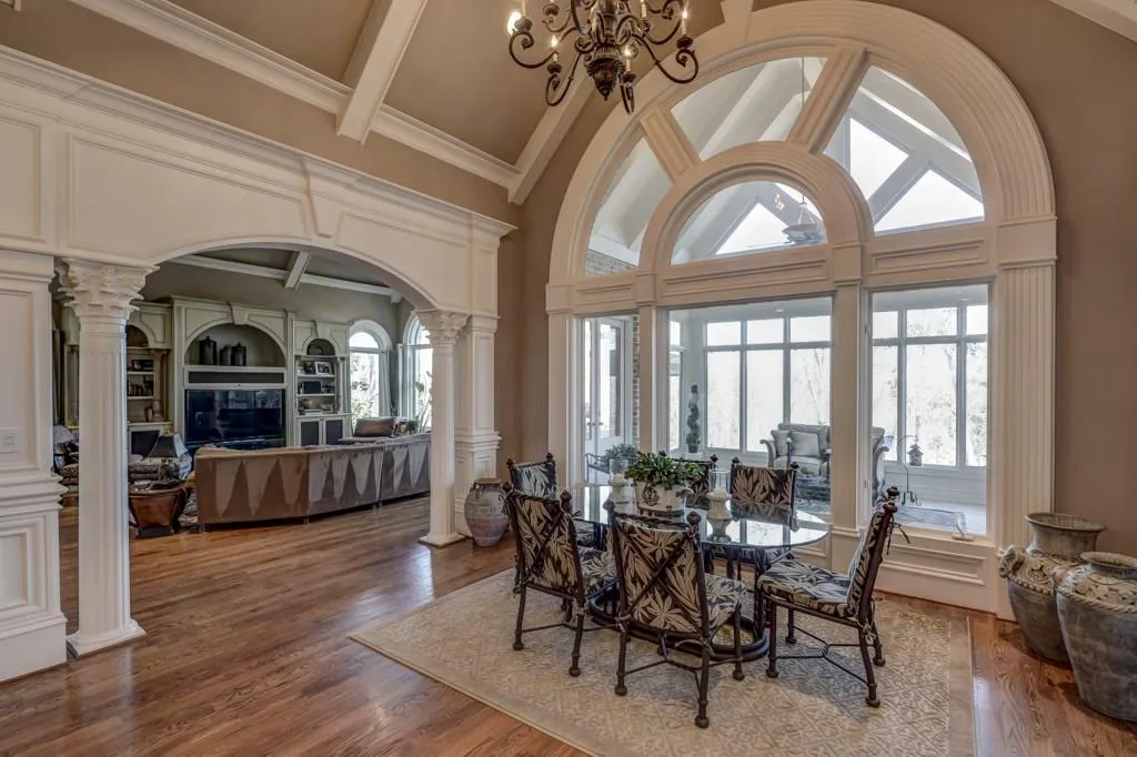 995 Heards Ferry Road, Sandy Springs, Georgia 30328, 5 Bedrooms Bedrooms, ,6 BathroomsBathrooms,Residential,Sold,995 Heards Ferry Road,5810193